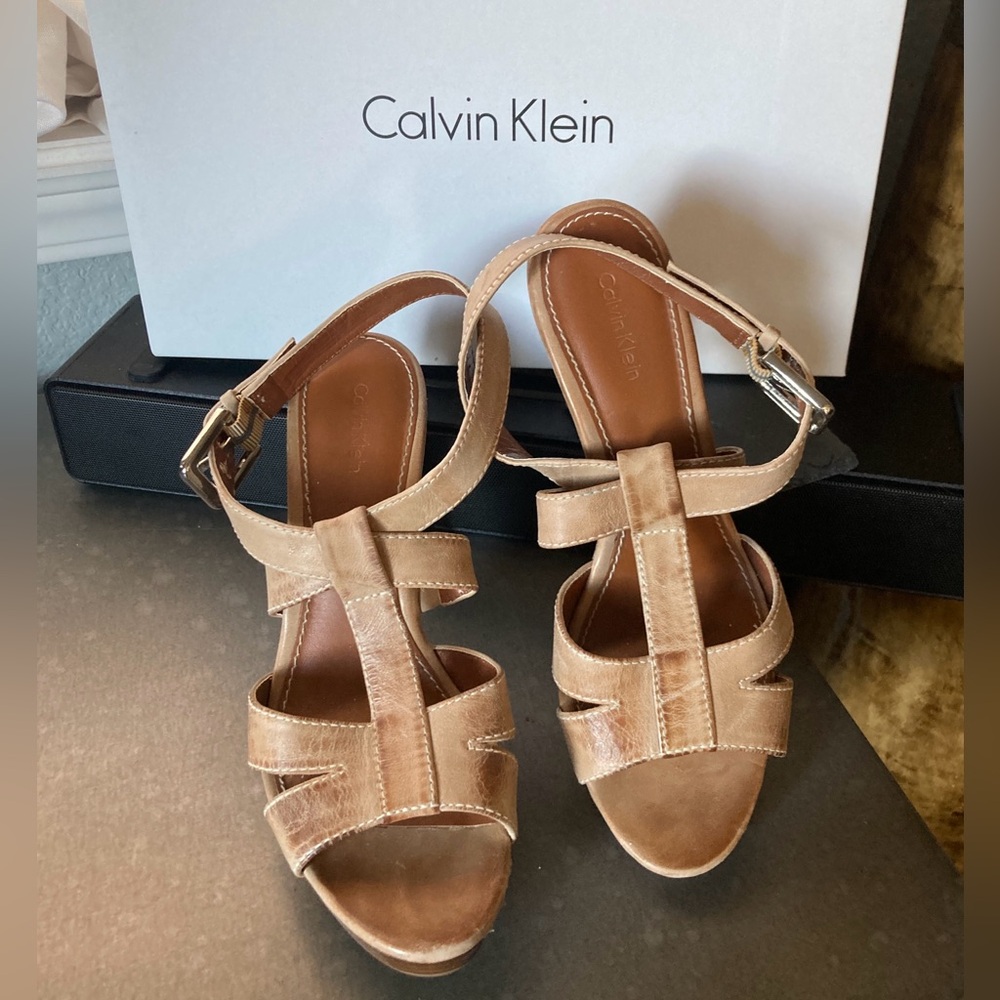 Calvin Klein Women's SamBrush Off - Pretzled Leather in Camel 8.5